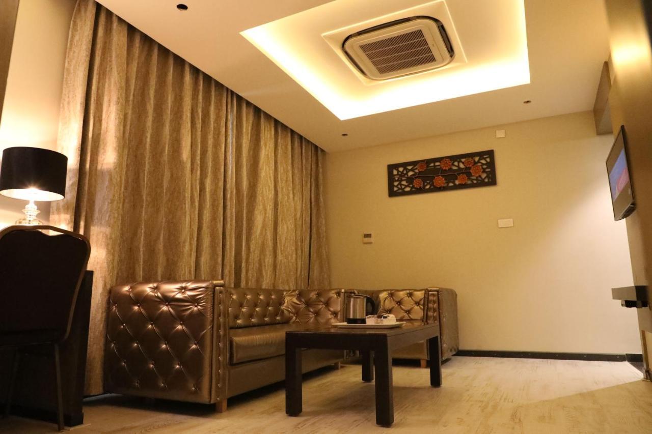 Hotel The Imperial Grand Ujjain Zewnętrze zdjęcie