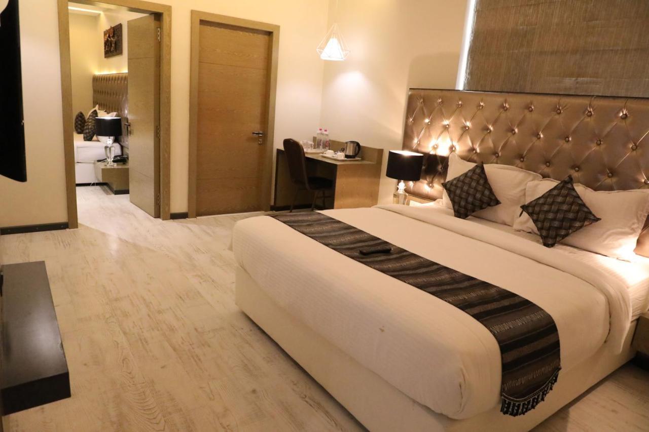 Hotel The Imperial Grand Ujjain Zewnętrze zdjęcie