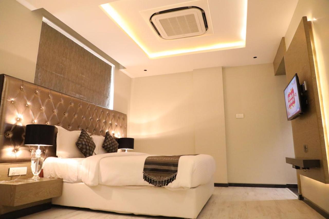 Hotel The Imperial Grand Ujjain Zewnętrze zdjęcie