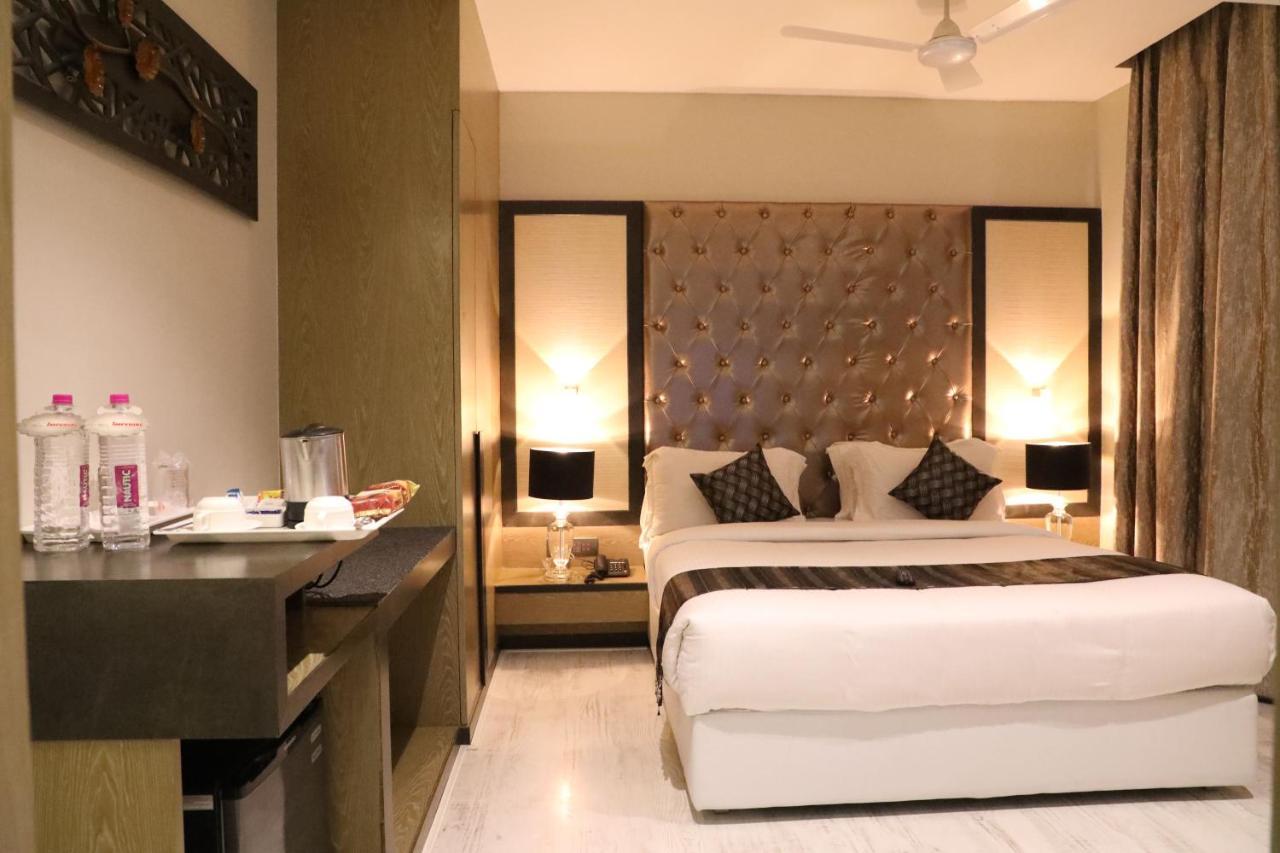 Hotel The Imperial Grand Ujjain Zewnętrze zdjęcie