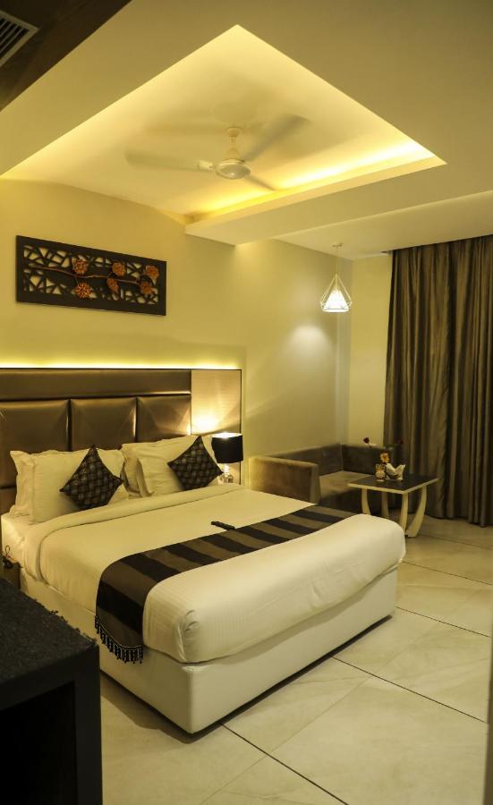 Hotel The Imperial Grand Ujjain Zewnętrze zdjęcie