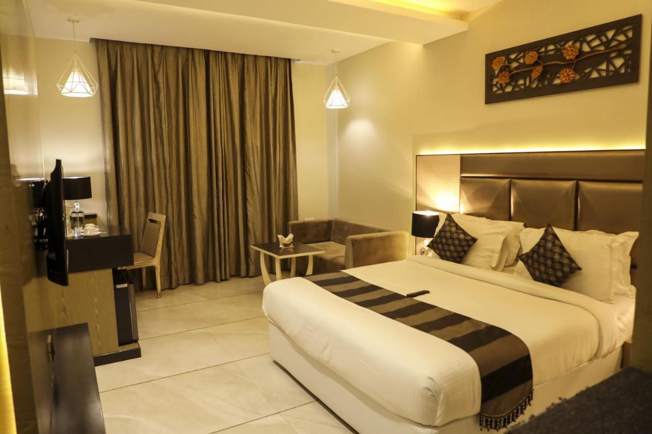 Hotel The Imperial Grand Ujjain Zewnętrze zdjęcie