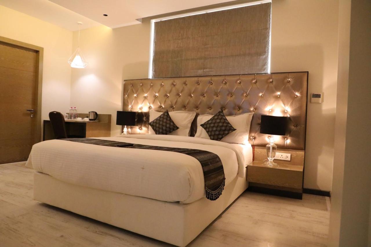 Hotel The Imperial Grand Ujjain Zewnętrze zdjęcie